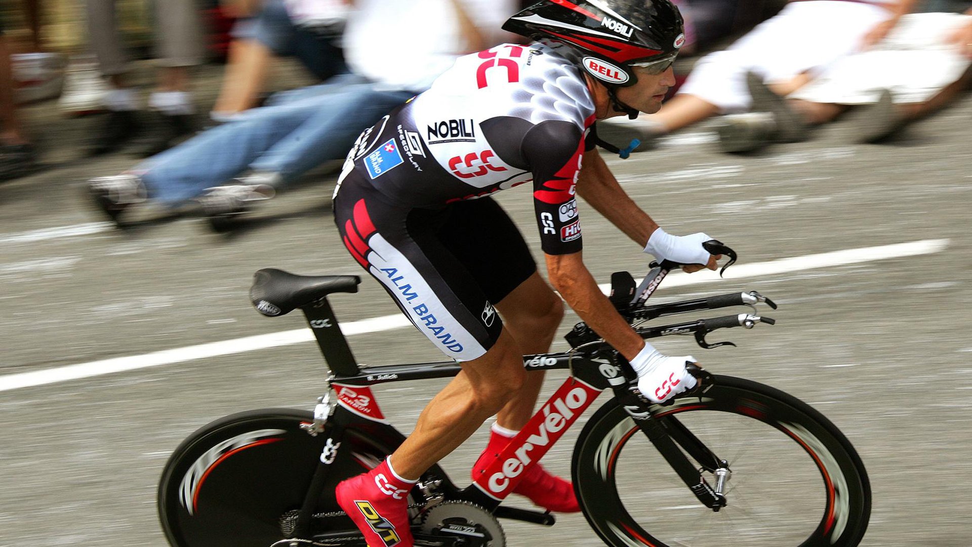 埃弗顿前场抢断直接转化为进攻机会，埃弗顿对