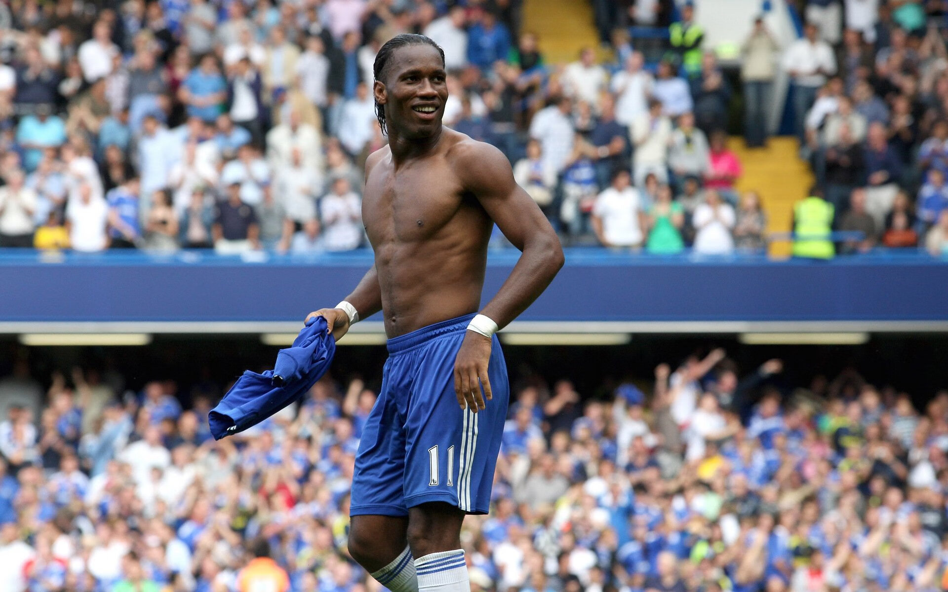 埃弗顿前场抢断直接转化为进攻机会，埃弗顿对